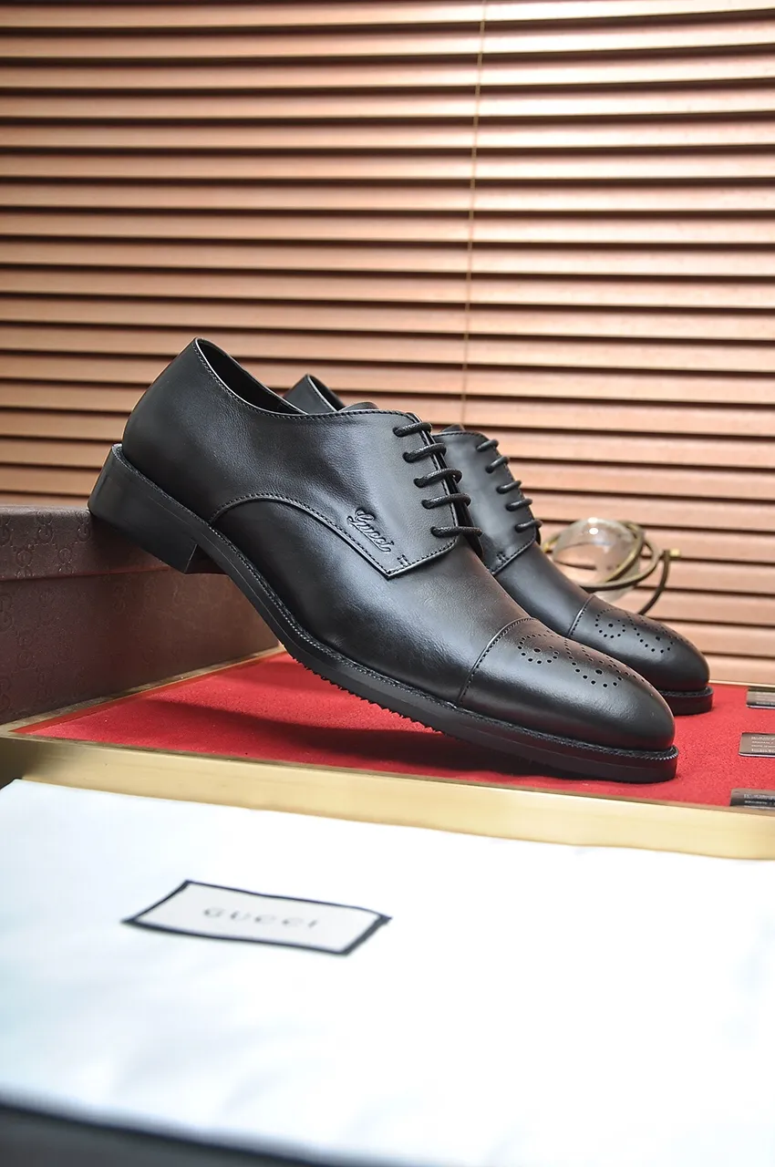 Men's shoes💰460💶Italy's top luxury men's shoe giant [GUCCI] has arrived in new style🍃Original European style🔰 Pleasant to the eye😍In order to make the shoes more durable and non-deformable🌀The production continues to follow traditional methods but there is still no lack of innovation💪The original sheepskin is chosen for the leather♻Smooth, natural and extra bright⭐Made of imported cowhide, the first choice of the rich 38-45 (45 customized)